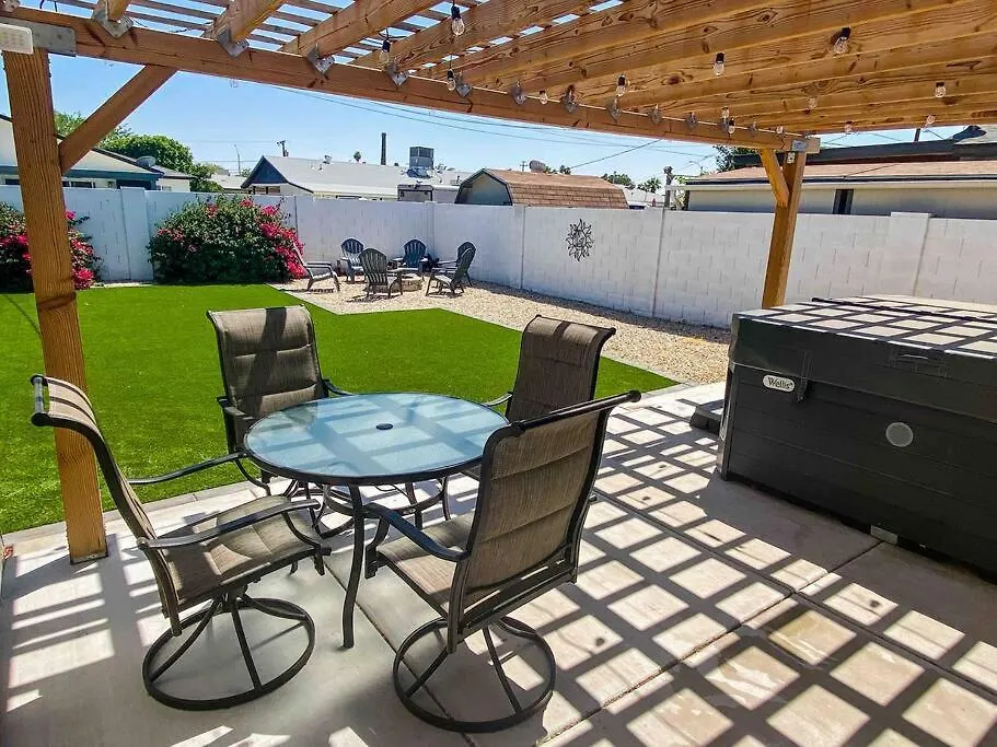 The Modern Farmhouse Scottsdale 0*,